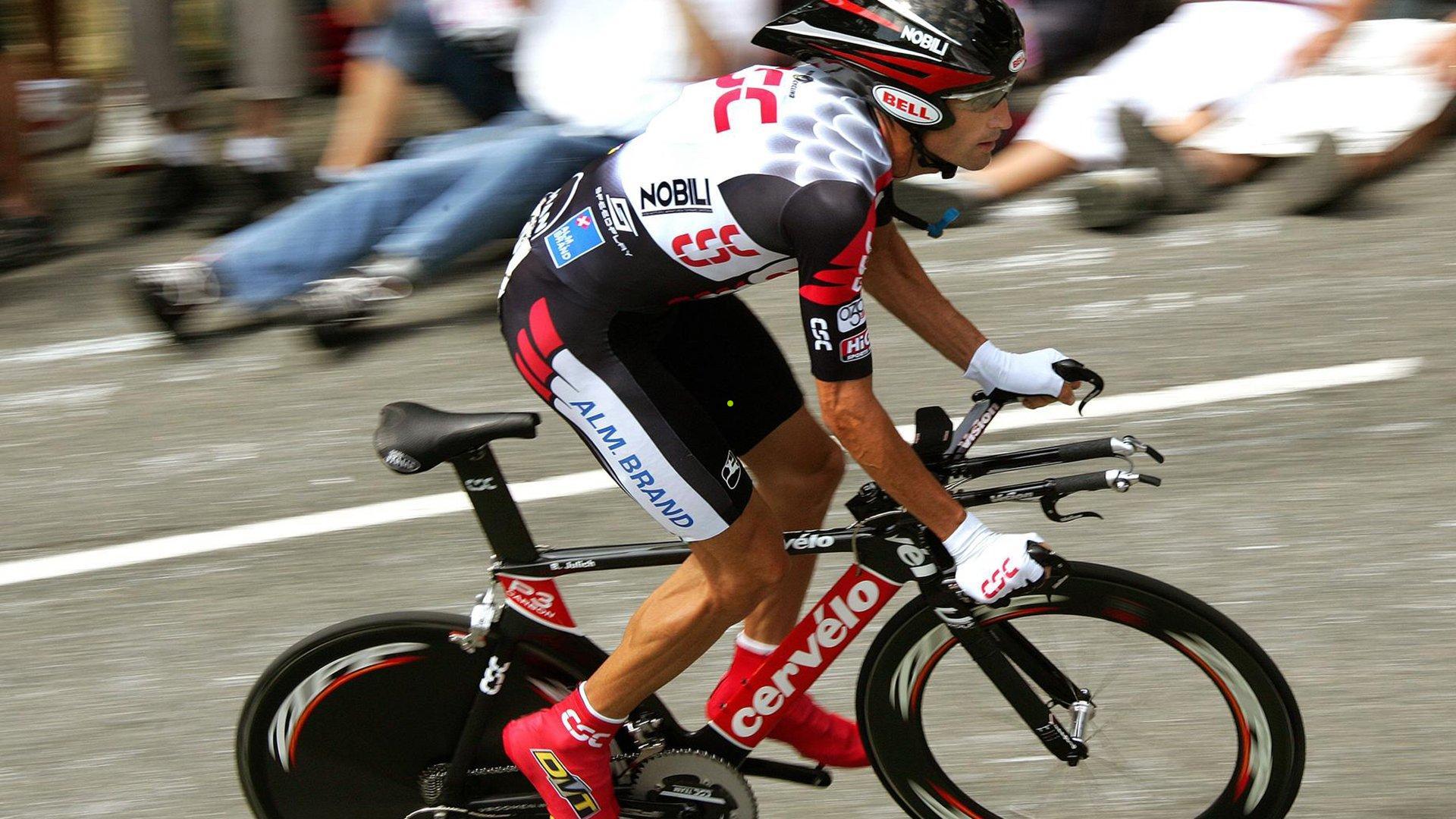 重温传奇时刻，剖析史上最经典的圣诞大战广告如何重塑体育营销格局