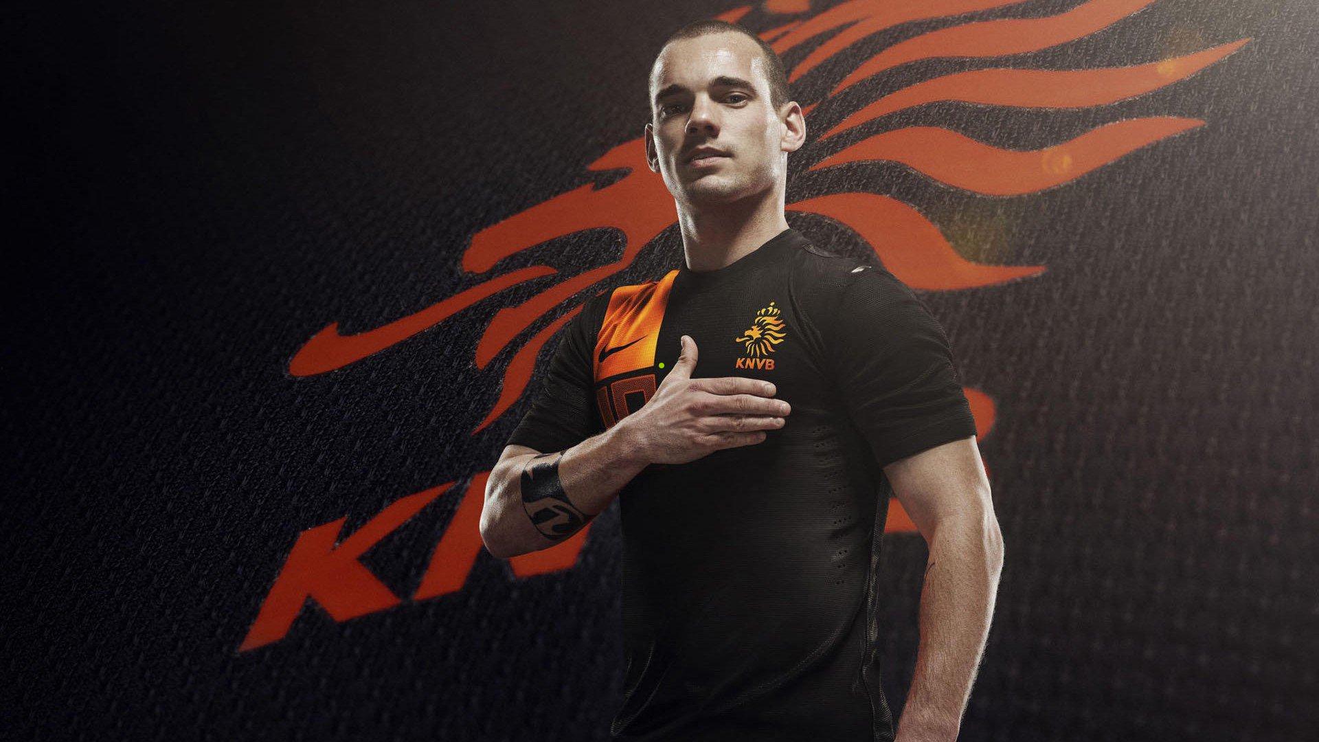 德里乌赫闪电梅开二度，埃因霍温客场4-1横扫利物浦，他荣膺全场最佳