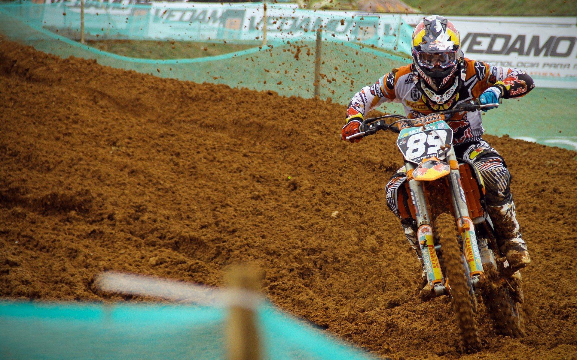 波兰足球荣耀时刻，泽林斯基国家队百场里程碑铸就传奇